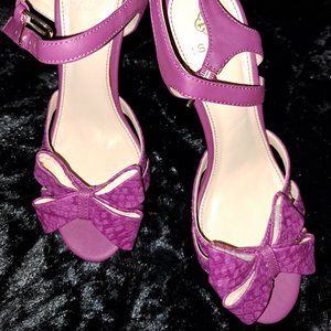 Isola Orchid bow platform sandals NWT Size 8